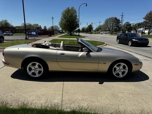 2000 Jaguar XK8 BASE