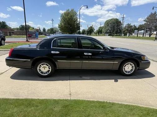 2001 Lincoln Town Car Cartier