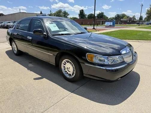 2001 Lincoln Town Car Cartier