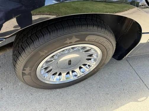 2001 Lincoln Town Car Cartier