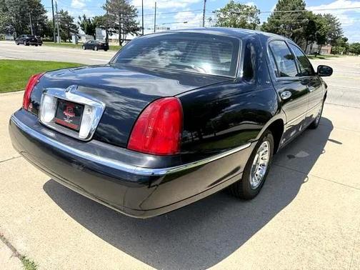 2001 Lincoln Town Car Cartier