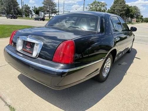2001 Lincoln Town Car Cartier