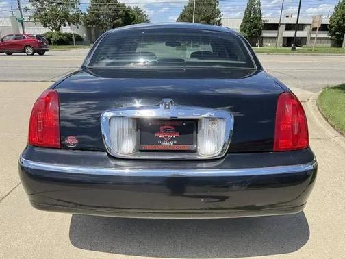 2001 Lincoln Town Car Cartier