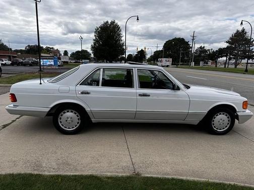 1991 Mercedes-Benz S-Class 560SEL