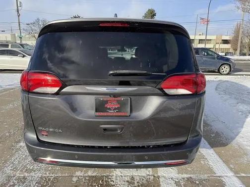2018 Chrysler Pacifica Touring-L