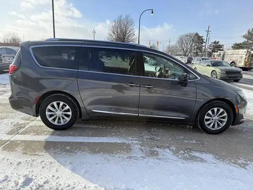 2018 Chrysler Pacifica Touring-L