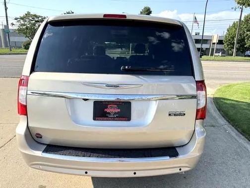 2013 Chrysler Town & Country Touring-L