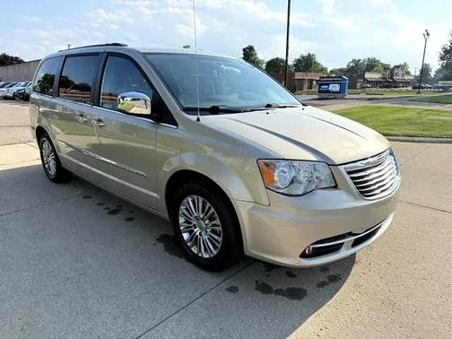 2013 Chrysler Town & Country Touring-L