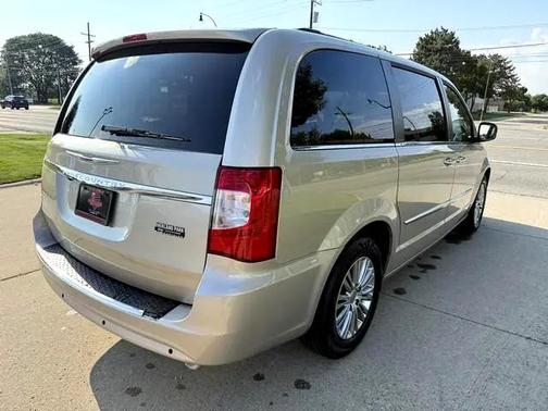 2013 Chrysler Town & Country Touring-L