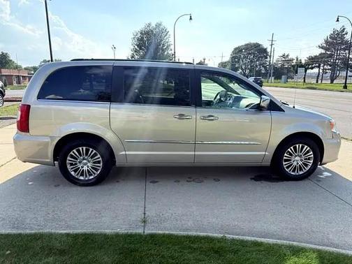 2013 Chrysler Town & Country Touring-L