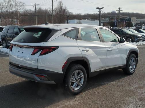 2026 Hyundai TUCSON SE