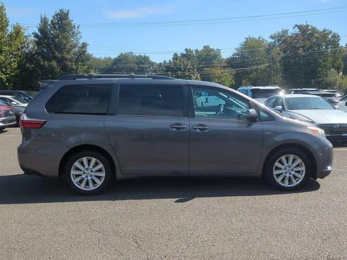 Predawn Gray Mica 2017 Toyota Sienna LE