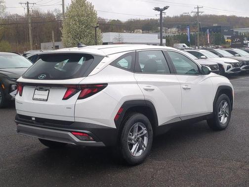 White Pearl 2026 Hyundai TUCSON SE