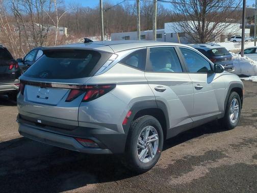 Shimmering Silver 2026 Hyundai TUCSON SE