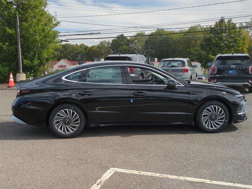 2025 Hyundai SONATA Hybrid Limited