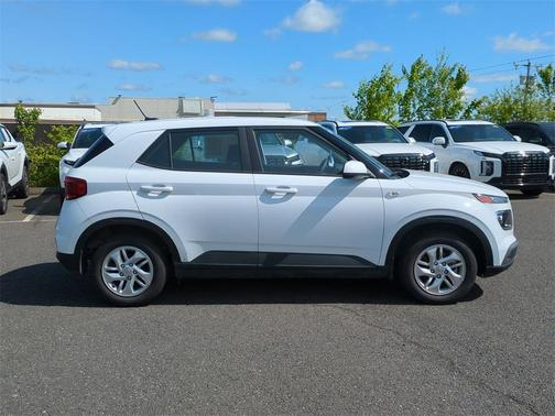 2023 Hyundai VENUE SE