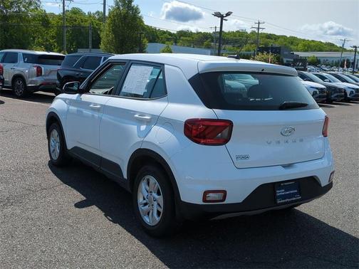 2023 Hyundai VENUE SE