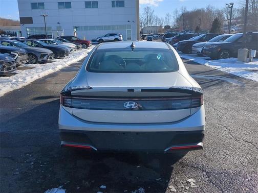2025 Hyundai SONATA SE