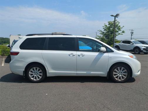 2016 Toyota Sienna XLE