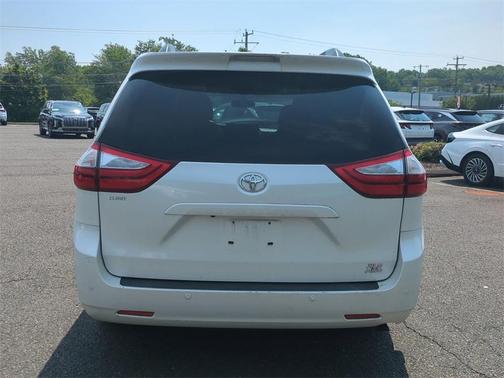 2016 Toyota Sienna XLE