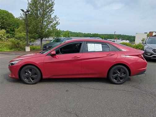 2022 Hyundai ELANTRA SEL