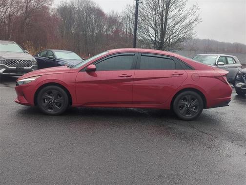 2022 Hyundai ELANTRA SEL
