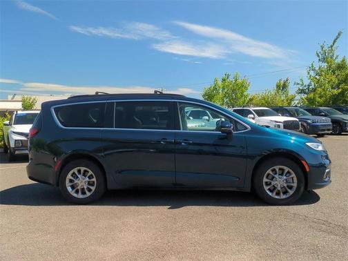 2022 Chrysler Pacifica Touring-L