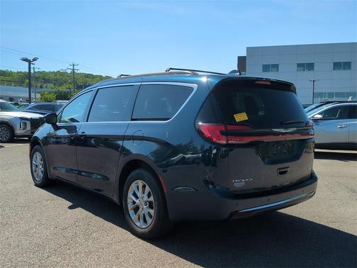 2022 Chrysler Pacifica Touring-L