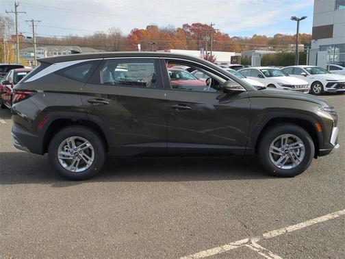 2026 Hyundai TUCSON SE