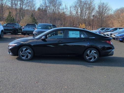 2025 Hyundai ELANTRA Limited