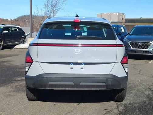 2026 Hyundai KONA SE