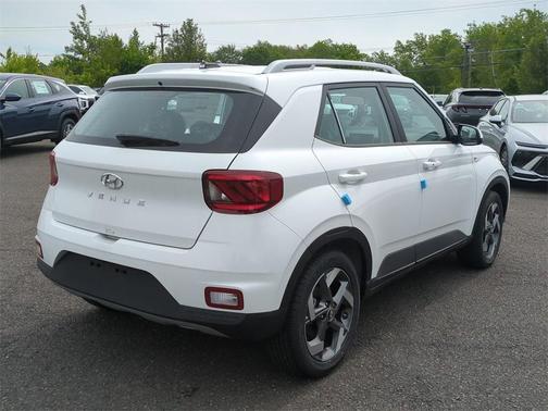 2025 Hyundai VENUE SEL