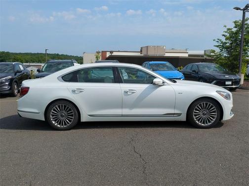 2019 Kia K900 Luxury
