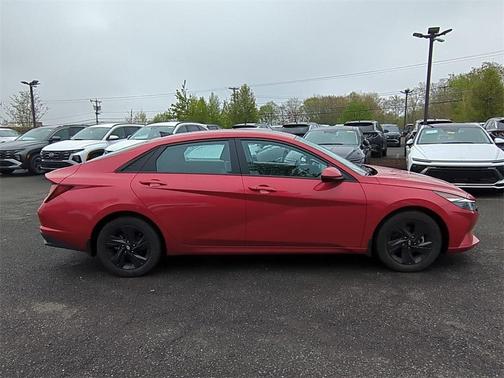 2022 Hyundai ELANTRA SEL