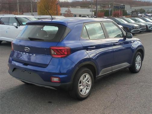 2023 Hyundai VENUE SE