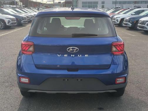 2023 Hyundai VENUE SE