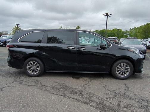 2023 Toyota Sienna XLE