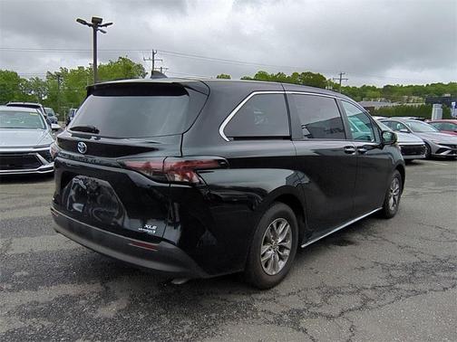 2023 Toyota Sienna XLE