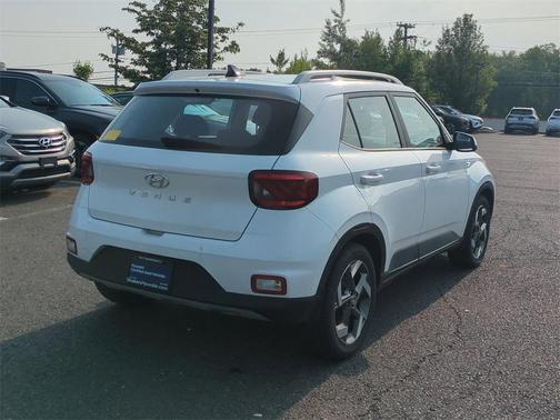 2022 Hyundai VENUE SEL