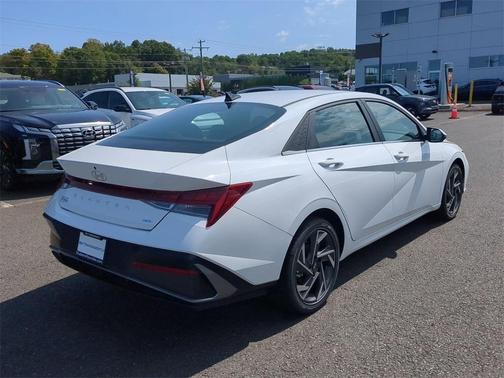 2024 Hyundai ELANTRA HEV Limited