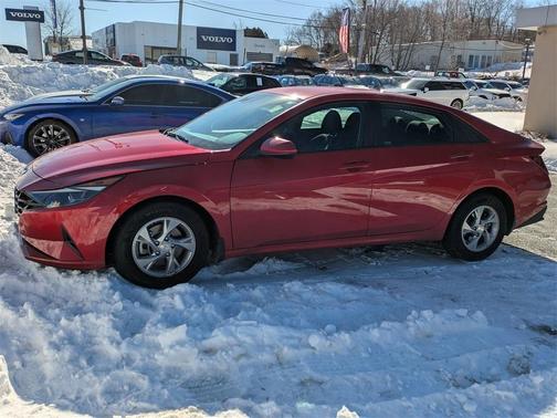 2022 Hyundai ELANTRA SE