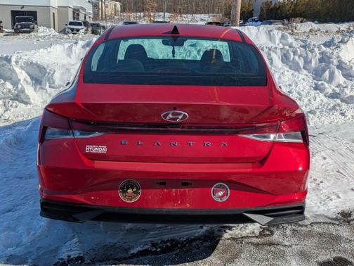 2022 Hyundai ELANTRA SE