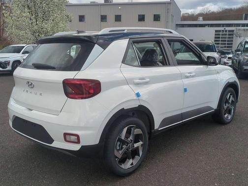 Lunar White 2026 Hyundai VENUE SEL