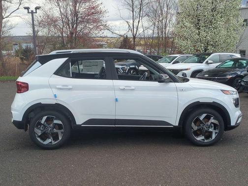 Lunar White 2026 Hyundai VENUE SEL