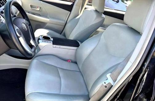 2014 Toyota Prius v Five