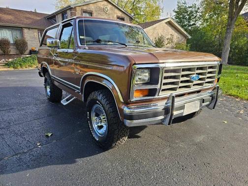 1984 Ford Bronco Custom 2D Utility 4WD