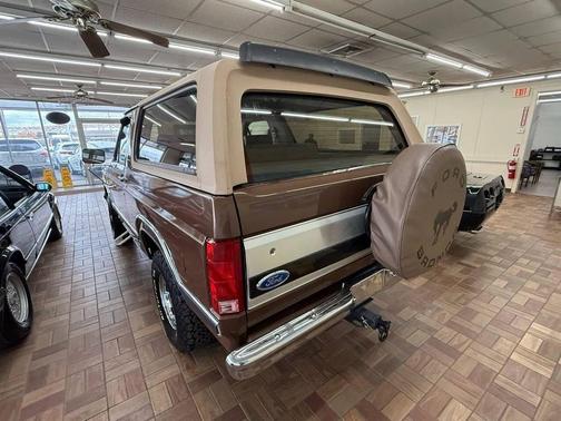 1984 Ford Bronco Custom 2D Utility 4WD