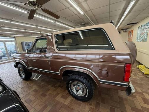 1984 Ford Bronco Custom 2D Utility 4WD