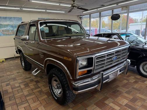 1984 Ford Bronco Custom 2D Utility 4WD