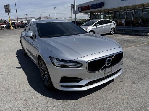 Bright Silver Metallic 2017 Volvo S90 T5 Momentum